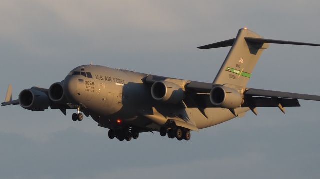 Boeing Globemaster III (98-0058) - C17, short final runway 04, Tyler Pounds Field, Tyler, Texas.  Late evening July 2, 2021.