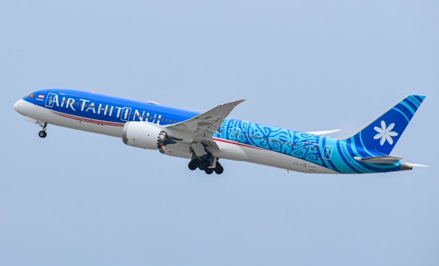 Boeing 787-9 Dreamliner (F-OMUA)