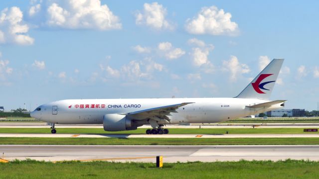 B-222K — - China Cargo Airlines Boeing 777-F B-222K in Chicago