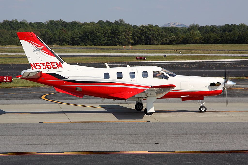 Socata TBM-850 (N536EM) - Taxiing to RWY 2R for departure to Paulding Northwest Atlanta (KPUJ).