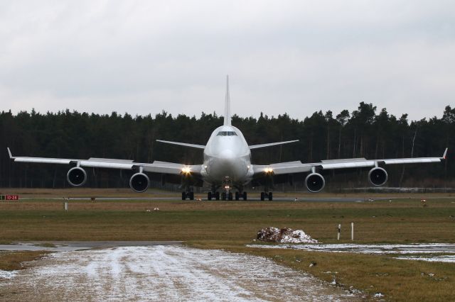 Boeing 747-400 (LX-DCV)