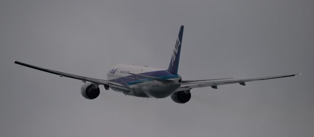 Boeing 777-200 (JA705A)
