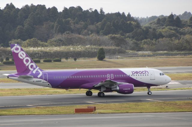 Airbus A320 (JA818P) - Taxing at Narita Intl Airport on 2016/11/16