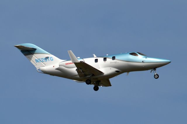 Honda HondaJet (N529TG) - 2019-05-14br /Two colors, ice blue and black, have been witnessed on the registration number of this aircraft. br /I don't know if it's the same aircraft