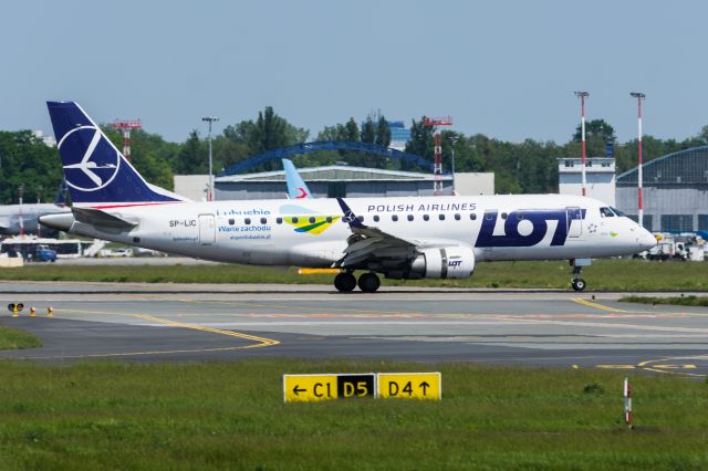 Embraer 175 (SP-LIC) - WAW SPOTTING