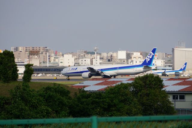 Boeing 777-200 (JA755A)