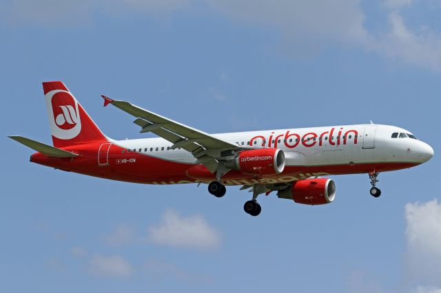 Airbus A320 (HB-IOW) - "Air Berlin" livery