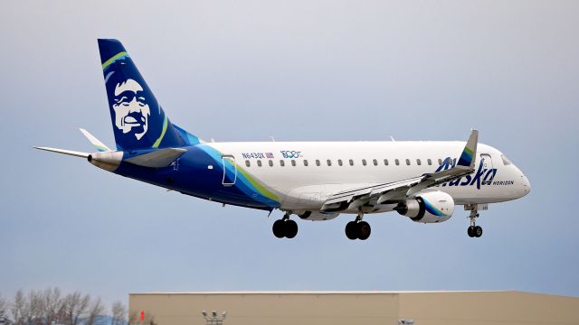 Embraer 175 (N643QX) - QXE2865 from LAX on final to Rwy 16R on 3.27.19. (ERJ-175LR / cn #17000763).