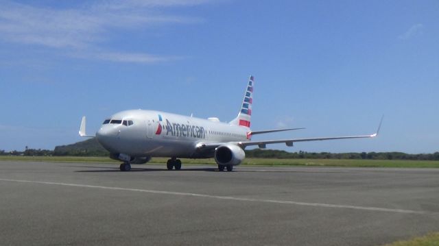 Boeing 737-800 (N972NN)