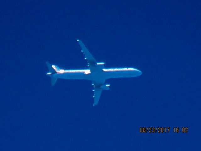 Airbus A321 (N558UW)