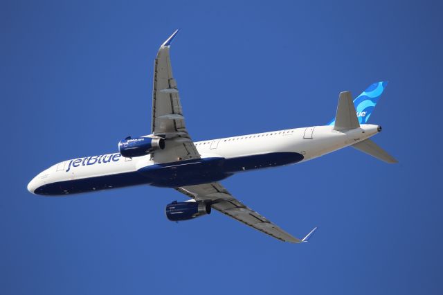 Airbus A321 (N980JT)