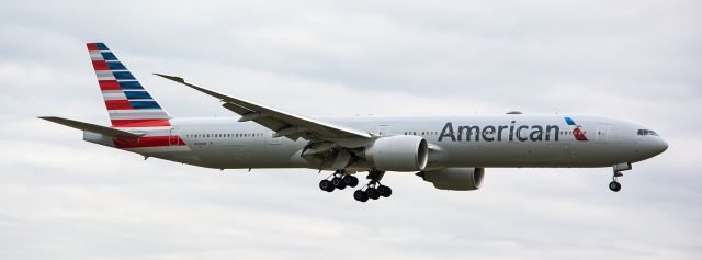 Boeing 777-200 (N720AN) - 11/09/2015 American N720AN B777 KDFW