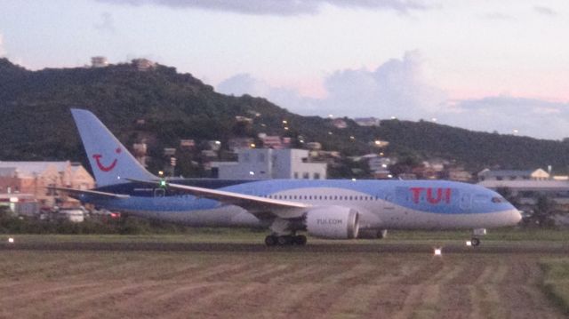 Boeing 787-8 (G-TUIC)