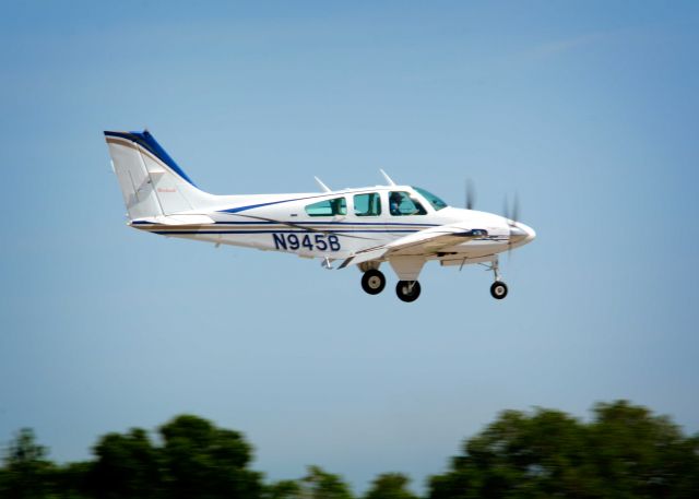 Beechcraft 55 Baron (N945B) - 2014 Sun n Fun