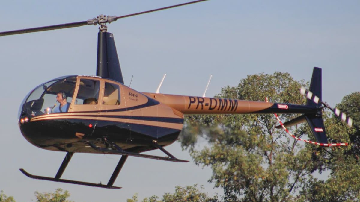 Robinson R-44 (PR-DMM)