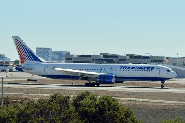 BOEING 767-200 (EI-UNC)