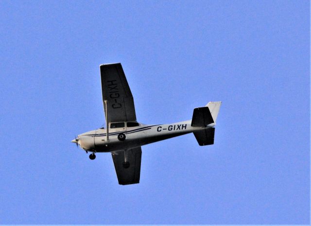 C-GIXH — - C-GIXH Cessna Skyhawk 172-N survolant la ville de Lavaltrie QC. le 03-11-2021 à 17:04