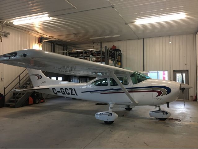 Cessna Skylane (C-GCZI) - In hangar