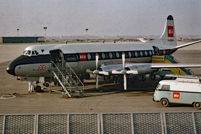 VICKERS Viscount (G-AOHH) - 1968 at Düsseldorf (EDDL)