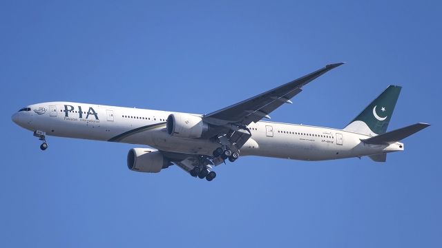 BOEING 777-300 (AP-BHW)