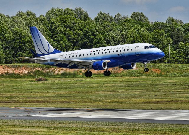 Embraer 170/175 (N862RW) - Landing at Charlotte, North Carolina USA