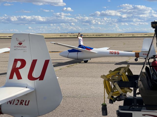 Unknown/Generic Glider (N1095G) - After landing from a successful cross country.