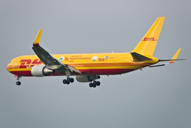 BOEING 767-300 (G-DHLP)