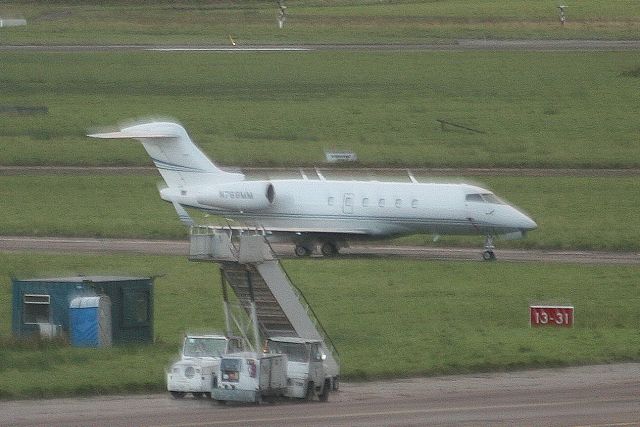 Bombardier Challenger 300 (N788MM) - 31-Aug-09