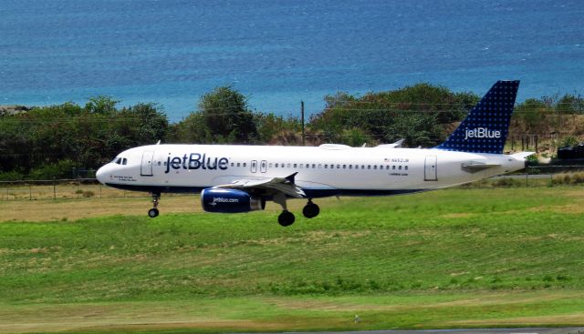 Airbus A320 (N652JB)