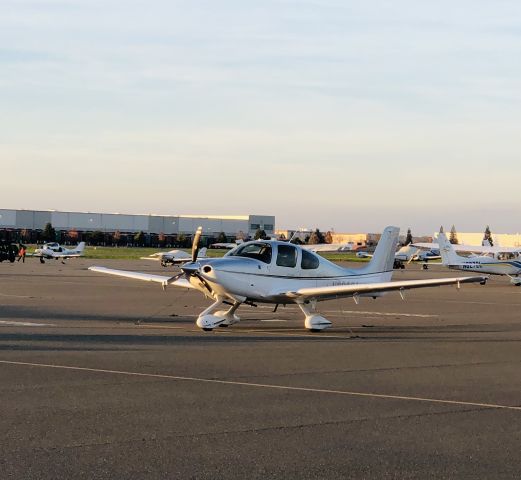 Cirrus SR-20 (N321SL)