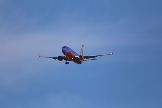 Boeing 737-800 (N8612K)