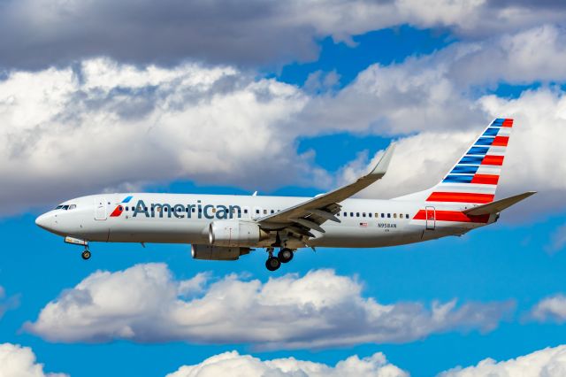 Boeing 737-800 (N958AN) - An American Airlines 737-800 landing at PHX on 2/28/23. Taken with a Canon R7 and Canon EF 100-400 L ii.