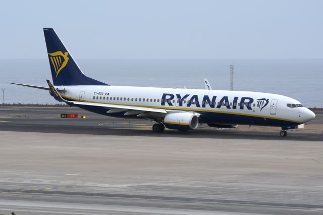 Boeing 737-800 (EI-GDG)