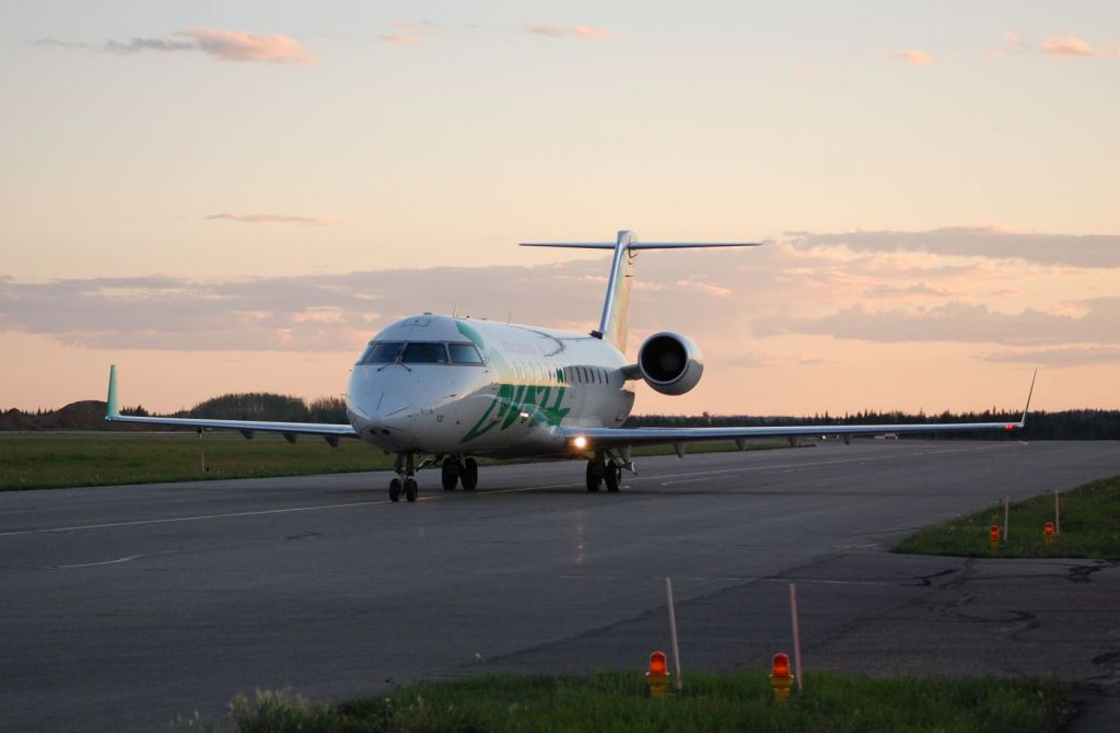 Canadair Regional Jet CRJ-200 —