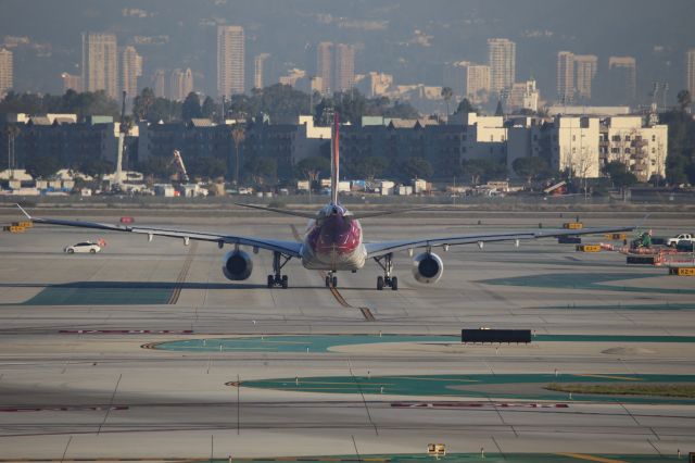 Airbus A330-200 (N382HA)