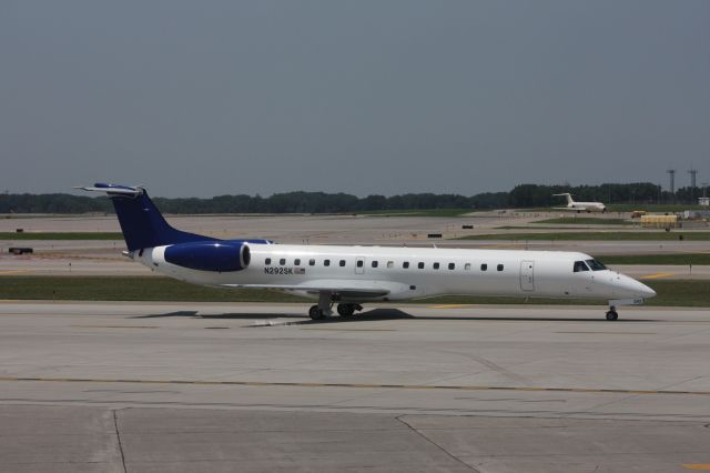 Embraer ERJ-145 (N292SK)