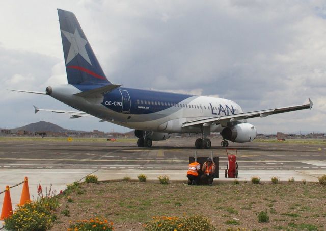 Airbus A319 (CC-CPQ) - I love the igate sign as an mprovised JBD.