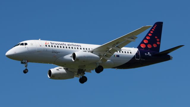Sukhoi Superjet 100 (EI-FWE)
