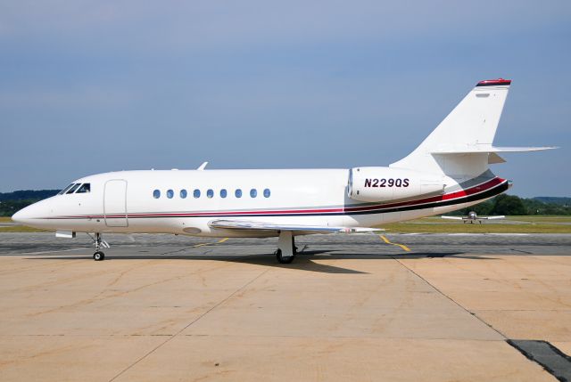 Dassault Falcon 2000 (N299QS) - Seen at KFDK on 7/17/2010. http://discussions.flightaware.com/profile.php?mode=viewprofile&u=2692