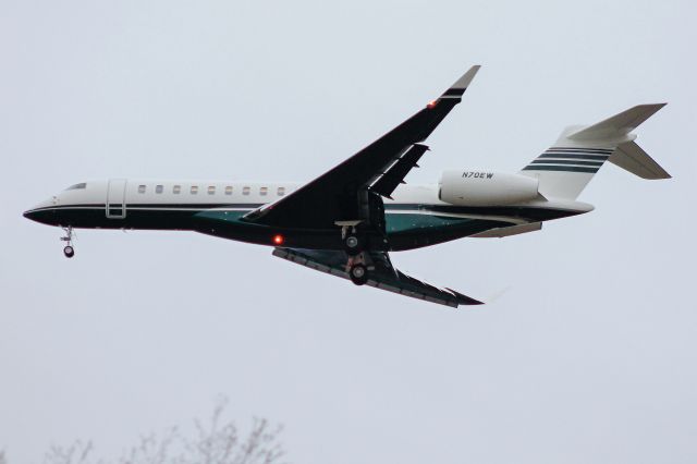 Bombardier Global Express (N70EW) - N70EW arriving from a test flight with Bombardier over the Northeast.