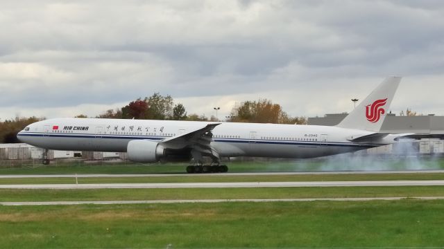 BOEING 777-300ER (B-2040)