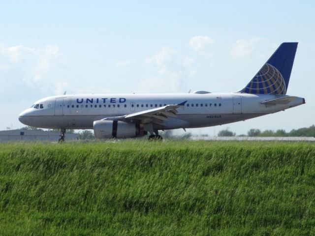 Airbus A319 (N823UA)