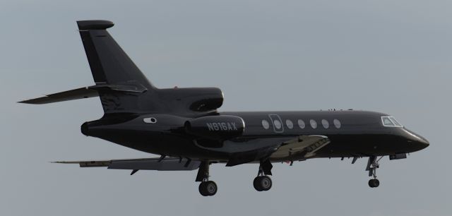 Dassault Falcon 2000 (N816AX) - 3/3/24 BROOKFIELD RELIABLE LLC 1999 DASSAULT AVIATION MYSTERE-FALCON 50 LANDING ON RUNWAY 23