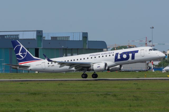Embraer ERJ-190 (SP-LMA) - WAW SPOTTING
