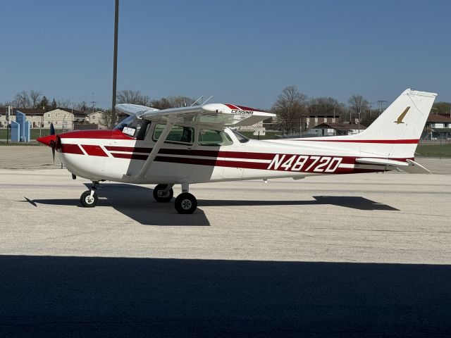 Cessna Skyhawk (N4872D) - Sitting out on the ramp