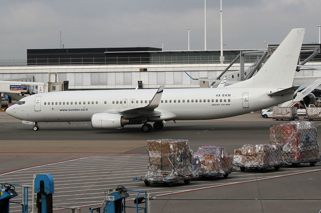 Boeing 737-800 (4X-EKM) - Taxiing after landing.