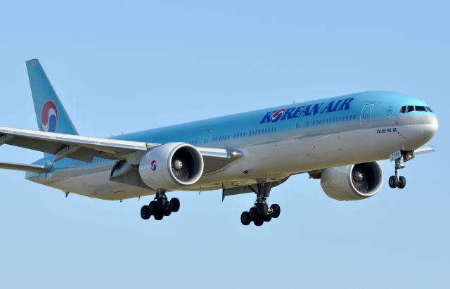 BOEING 777-300 (HL8209)