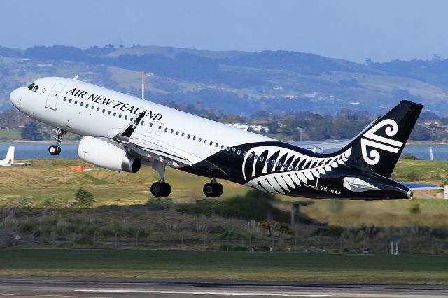 Airbus A320 (ZK-OXJ)