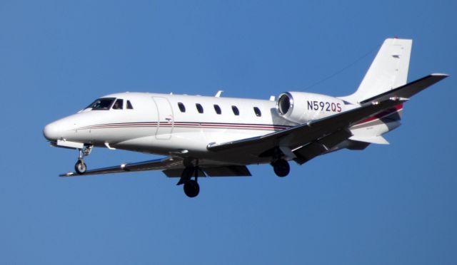 Cessna Citation Excel/XLS (N592QS) - On final is this 2007 Cessna Citation 560XLS in the WInter of 2020.