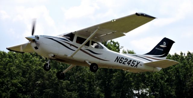 Cessna Skylane (N6245X) - This Cessna Skylane just left the runway, summer 2019.